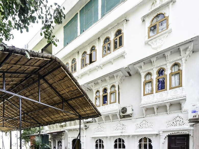 Oyo 10704 Hotel Lake Haveli