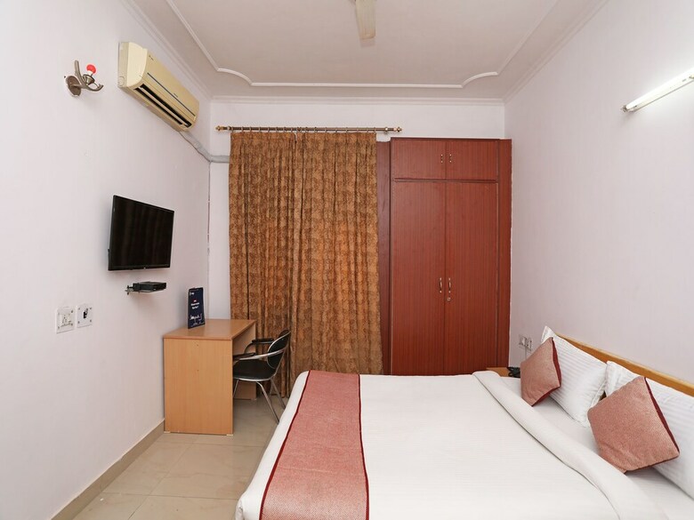 Hotel Oyo 9962 Mascot Residency