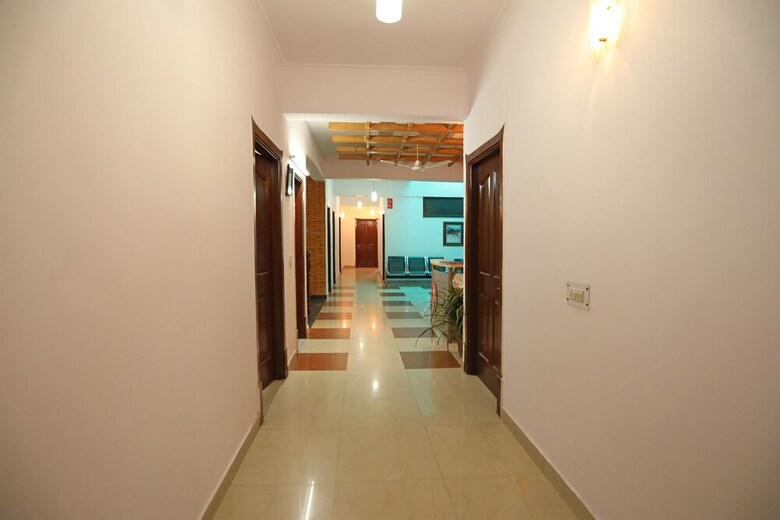 Hotel Oyo 9962 Mascot Residency
