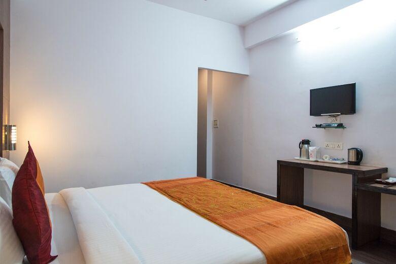 Oyo 10323 Hotel Gorbandh