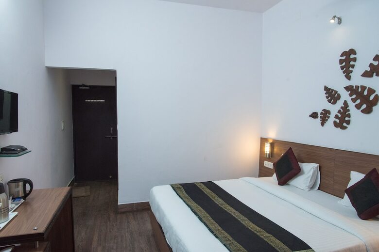 Oyo 10323 Hotel Gorbandh