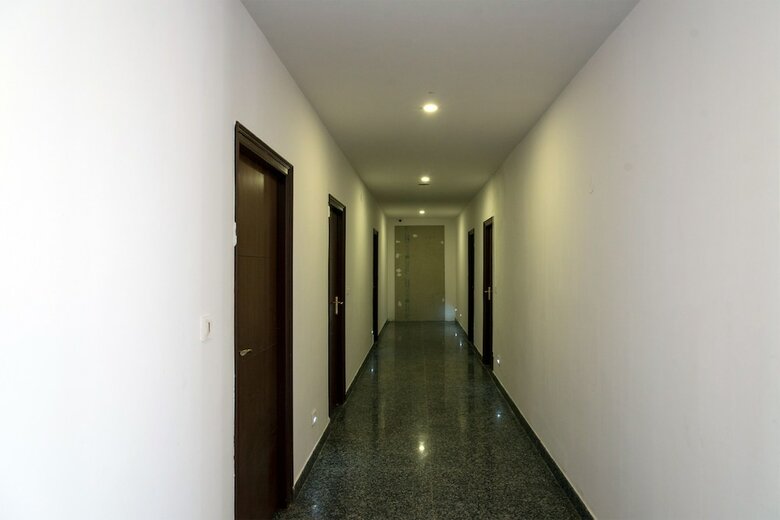 Oyo 10147 Hotel Icon