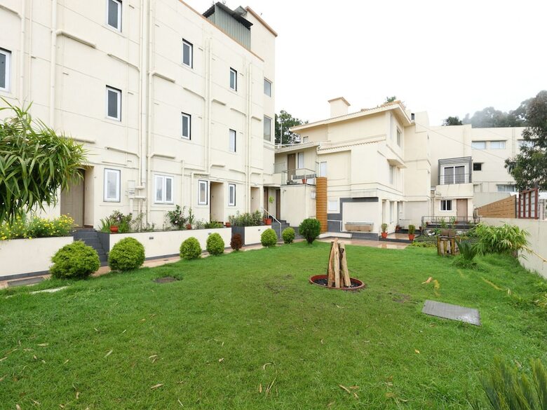 Hotel Oyo 4943 Sandanams Villa