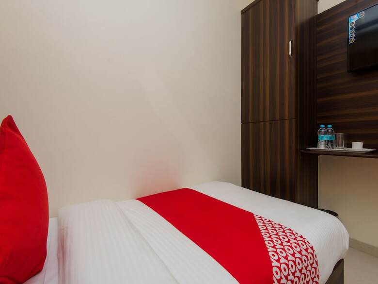Oyo 11706 Hotel Avion Park
