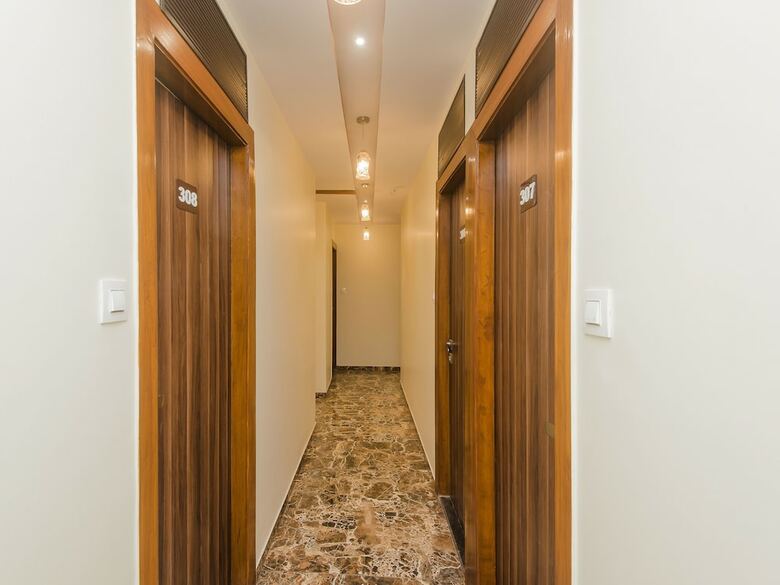 Oyo 11706 Hotel Avion Park