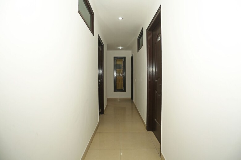 Hotel Oyo 8337 Dlf Phase 4