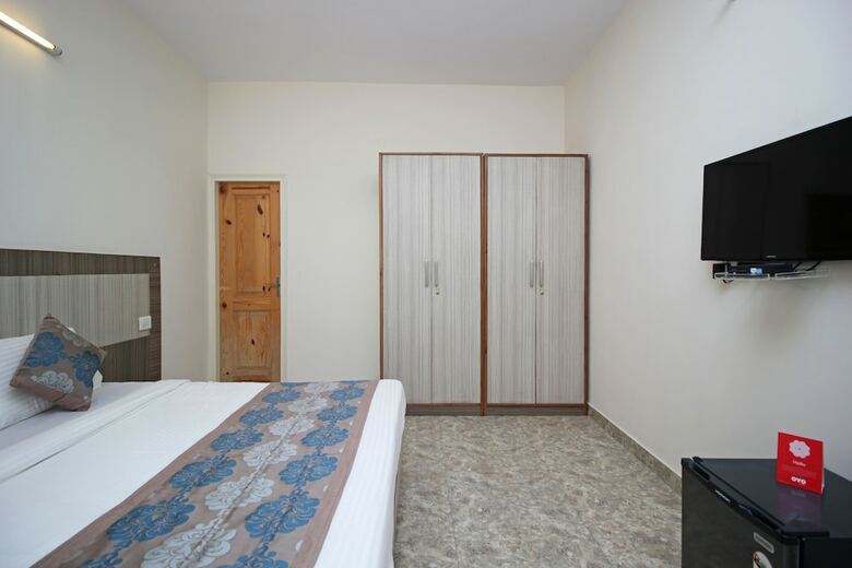 Homely Hotel Near Sector 31 Gurgaon