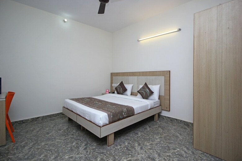 Homely Hotel Near Sector 31 Gurgaon