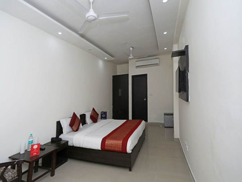Oyo 11605 Hotel Aravali Inn