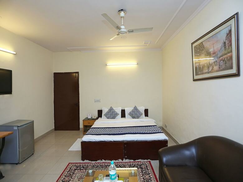 Oyo 542 Hotel Kalkaji Residency