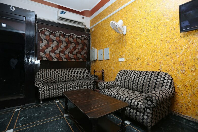 Oyo 11539 Hotel Priya