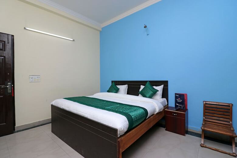 Hotel Oyo 10747 Vashu Residency
