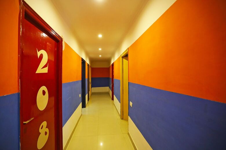 Oyo 10875 Optimum I Hotel