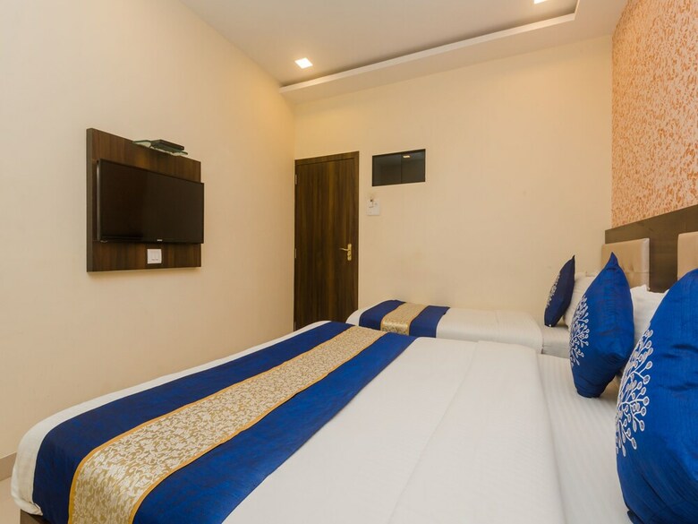 Oyo 10954 Hotel Golden Galaxy