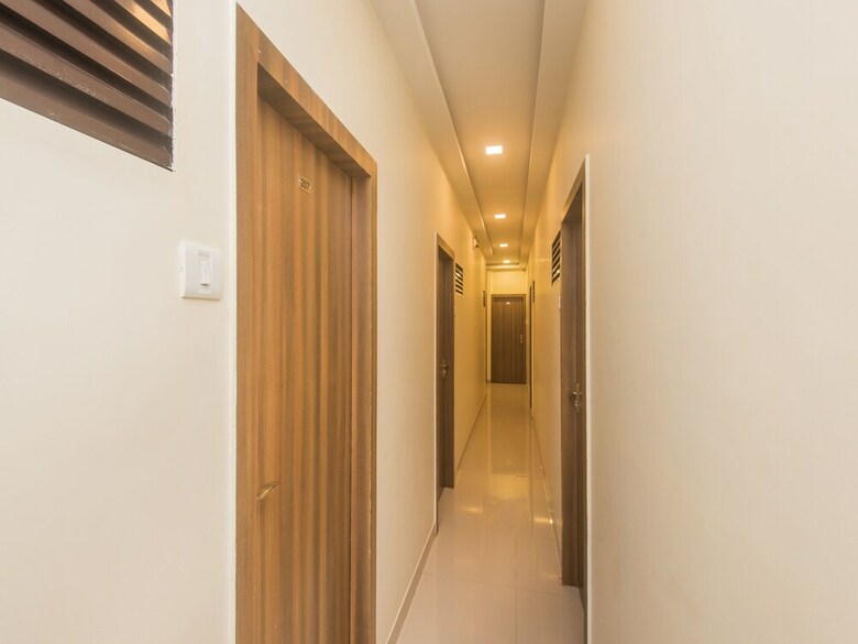 Oyo 10954 Hotel Golden Galaxy