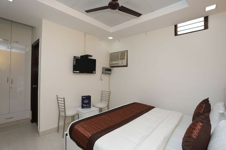 Hotel Oyo 10916 Aashirwad Residency
