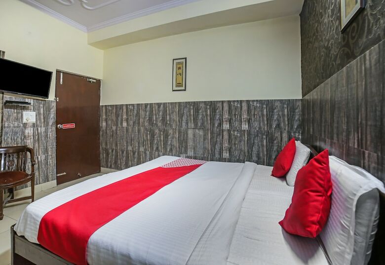 Hotel Oyo 10758 Crossroads Inn