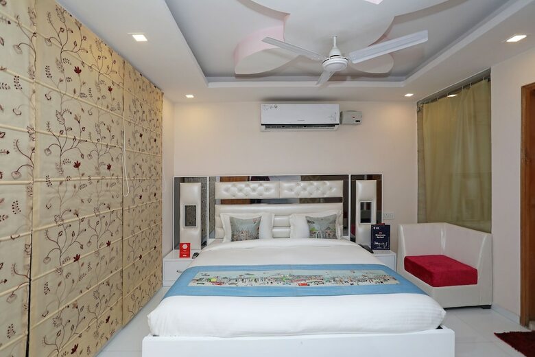 Oyo 10558 Hotel Qlark