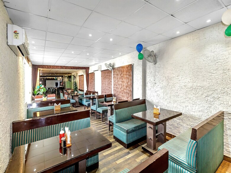 Oyo 9761 Hotel Clark Heights