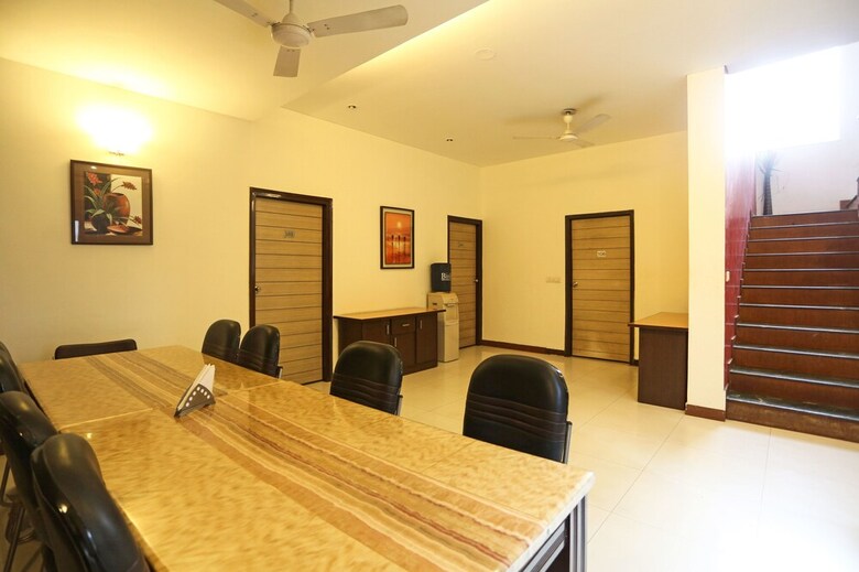 Hotel Oyo 5528 Dlf Phase 4