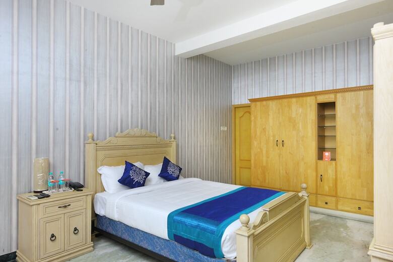 Hotel Oyo 10952 Maple Inn