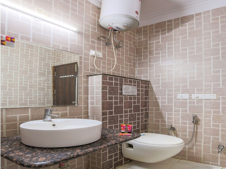 Hotel Oyo 10928 The Go Rooms