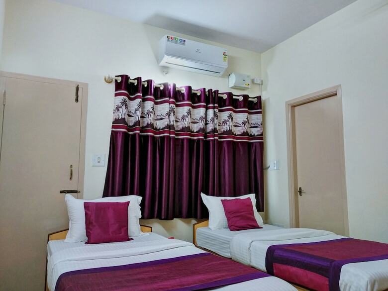 Hotel Oyo 10476 Near Forum Mall