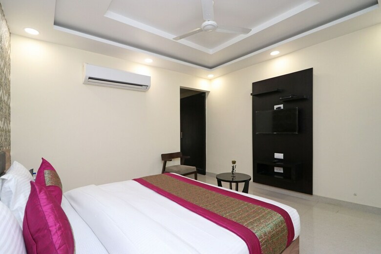 Hotel Oyo 11611 Royal Palace Inn