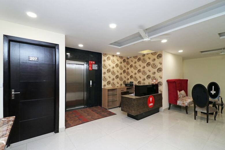 Hotel Oyo 11611 Royal Palace Inn