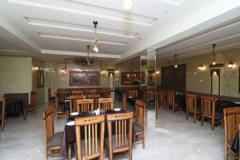 Hotel Oyo 11648 Cp Residency