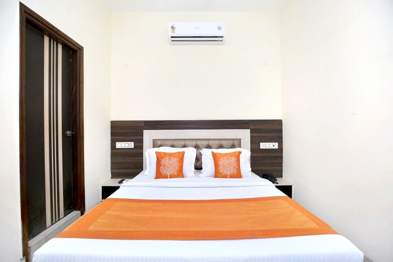 Oyo 10832 Hotel Jb 2