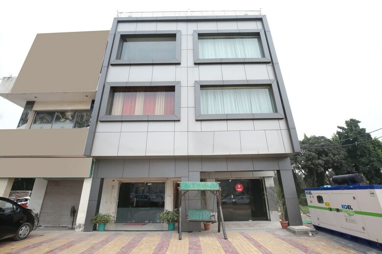 Oyo 10832 Hotel Jb 2