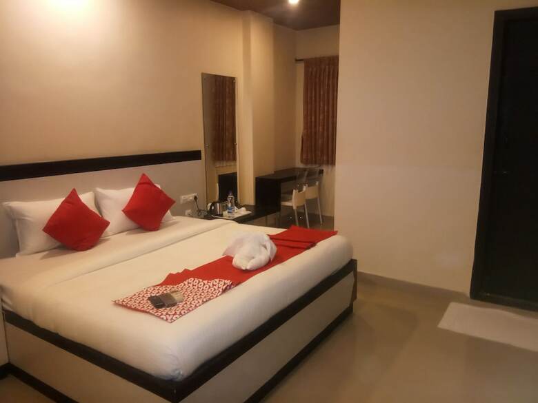 Oyo 10551 Hotel Rj Grand