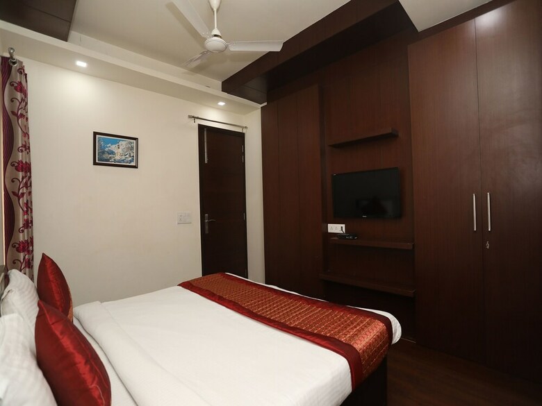 Hotel Oyo 11003 Lotus Villa