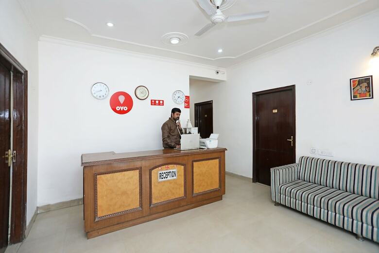 Hotel Oyo 10500 Royal Awadh