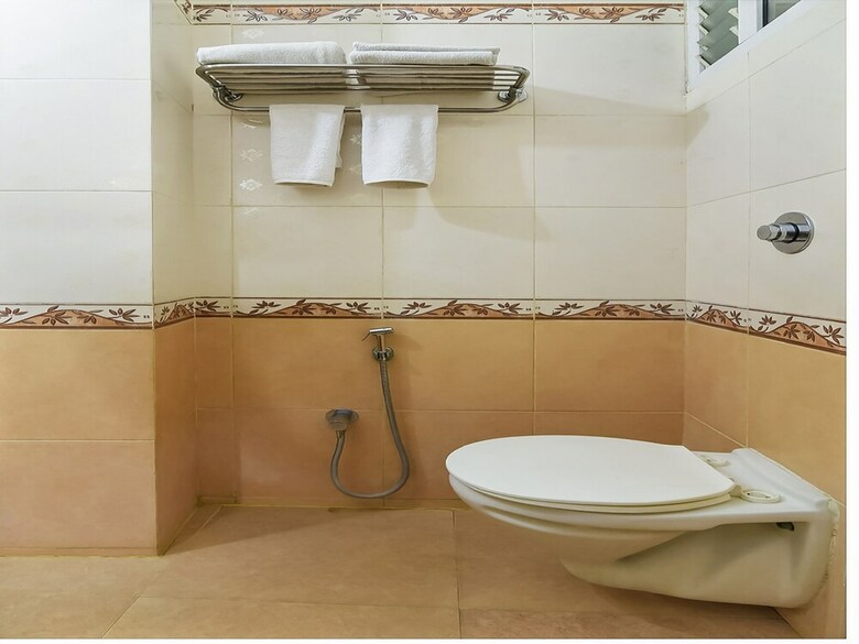 Capital O 11563 Hotel Shiva Grand Inn