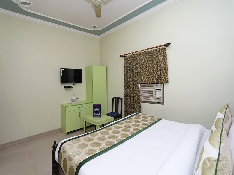 Oyo 11312 Hotel Aero Capitol