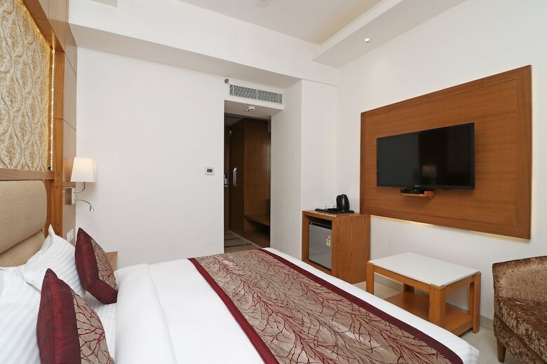 Oyo 10824 Hotel Star Suites