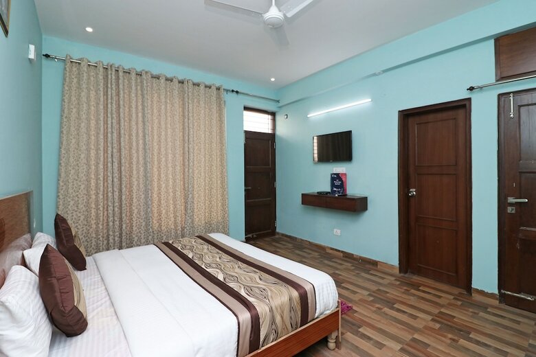 Hotel Oyo 11520 Galaxy Paradise