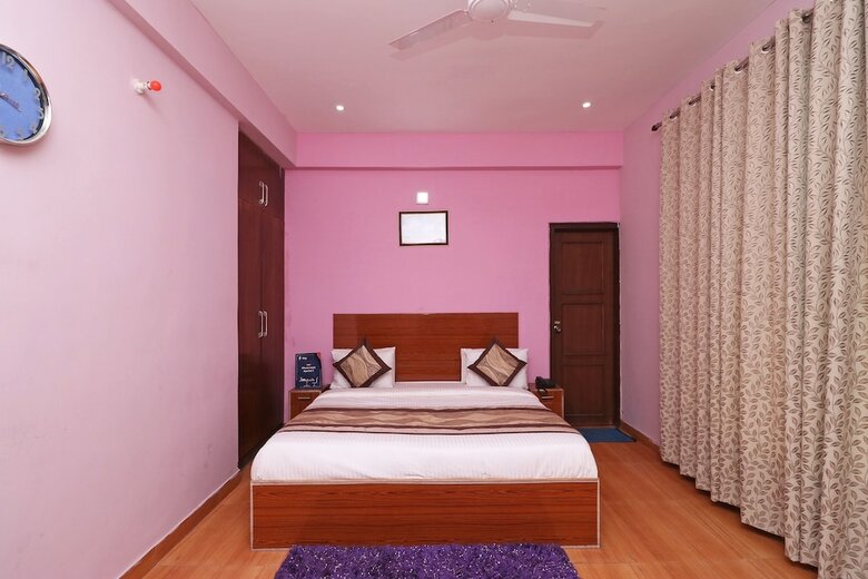 Hotel Oyo 11520 Galaxy Paradise