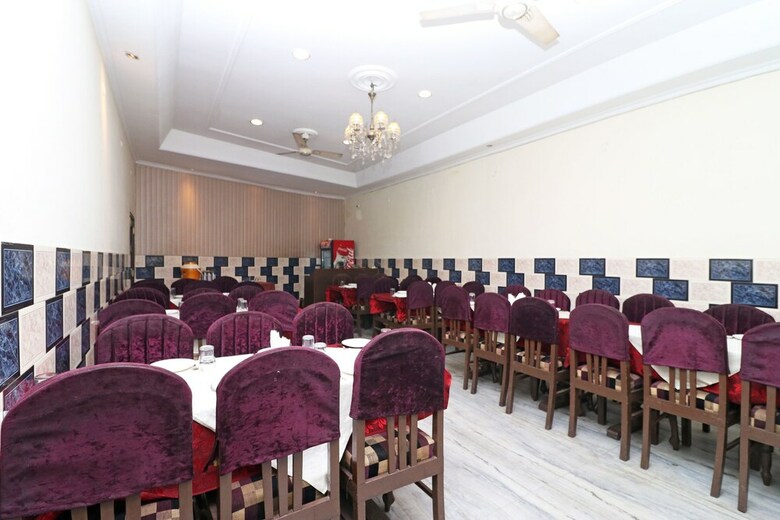 Oyo 11526 Hotel Apollo