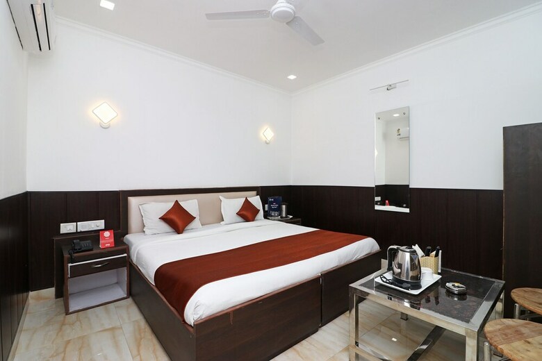 Oyo 11526 Hotel Apollo