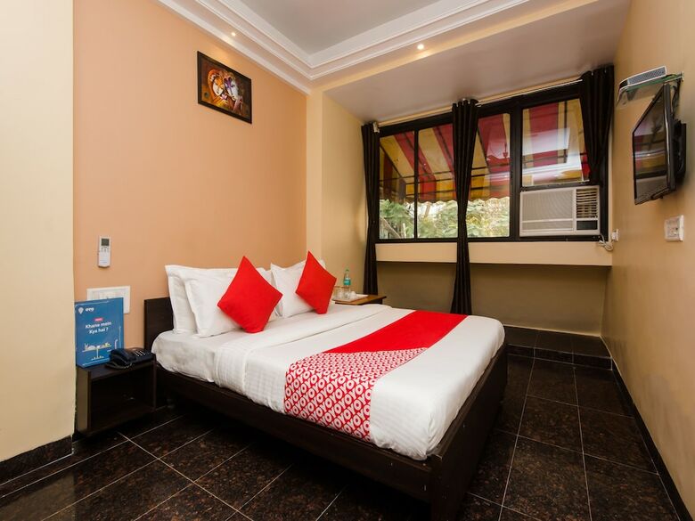 Oyo 11672 Hotel Shubham