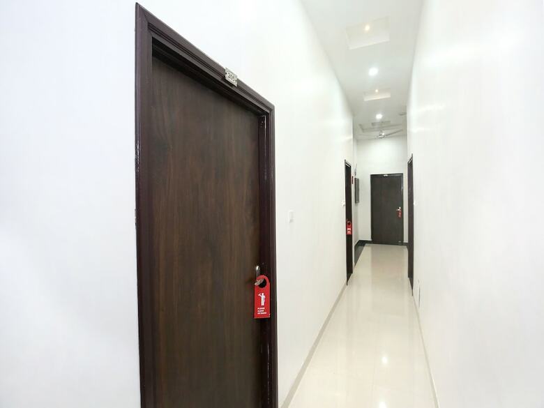 Hotel Oyo 11421 Regal Residency