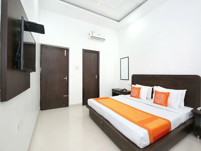 Hotel Oyo 11421 Regal Residency