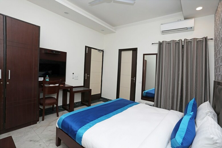 Oyo 11044 Hotel Tulip Suites