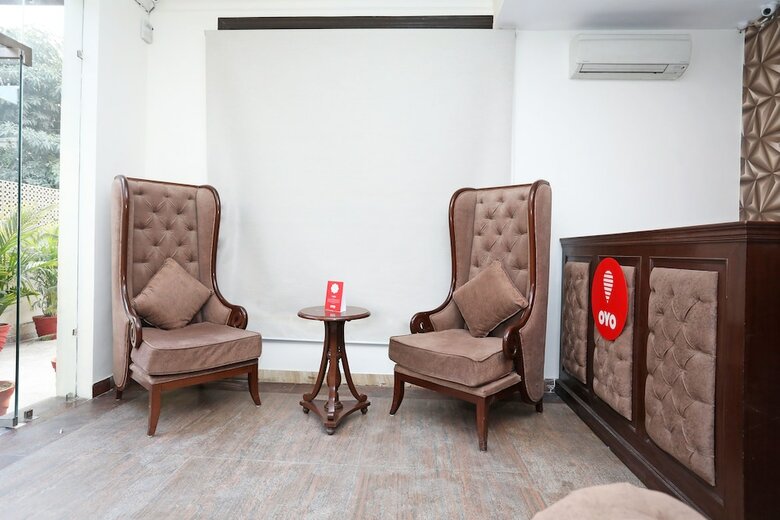 Oyo 11044 Hotel Tulip Suites