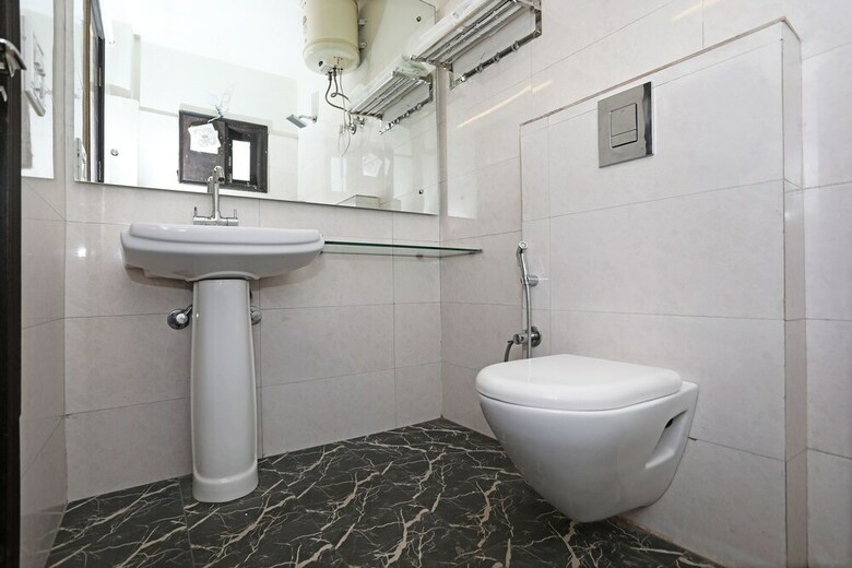 Oyo 11044 Hotel Tulip Suites