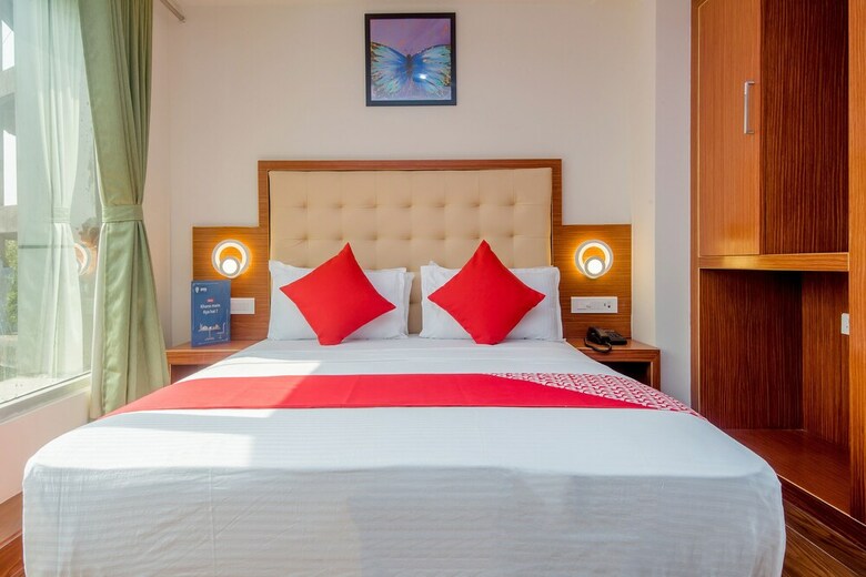 Oyo 11721 Hotel Aromas