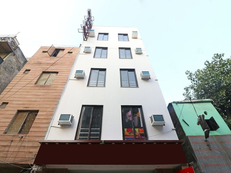 Oyo 11594 Hotel Tvs